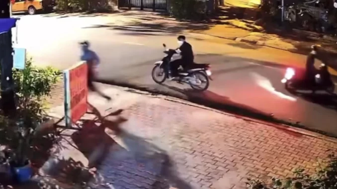 Tạm giữ nhóm nghi phạm đập phá quán ăn Tạm giữ nhóm nghi phạm đập phá quán ăn