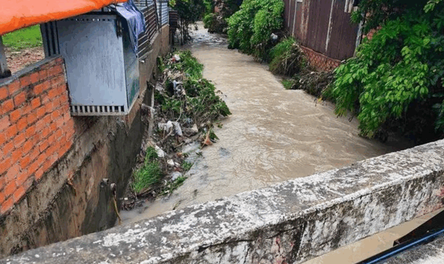 Bé gái 11 tuổi nghi bị nước cuốn mất tích sau cơn mưa lớn: Tranh thủ đi vớt ve chai trôi theo dòng nước