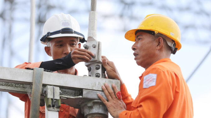 Giá điện tăng 4,8% lên hơn 2.200 đồng một kWh từ ngày mai Giá điện tăng 4,8% lên hơn 2.200 đồng một kWh từ ngày mai
