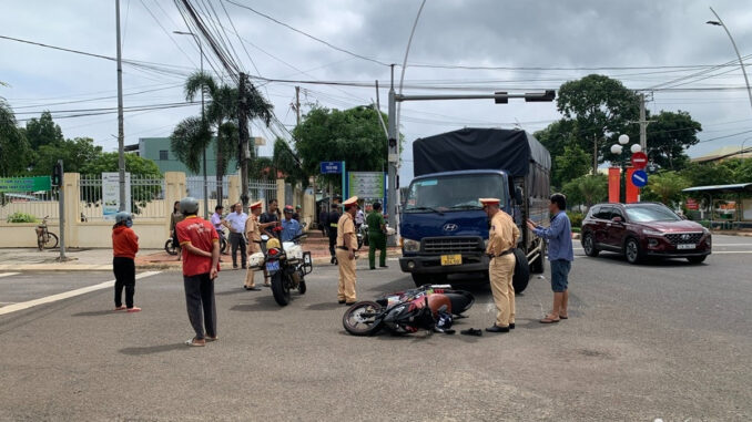 Chồng bị xe tải tông tử vong, vợ ròng rã đi khiếu nại việc không khởi tố vụ án Chồng bị xe tải tông tử vong, vợ ròng rã đi khiếu nại việc không khởi tố vụ án