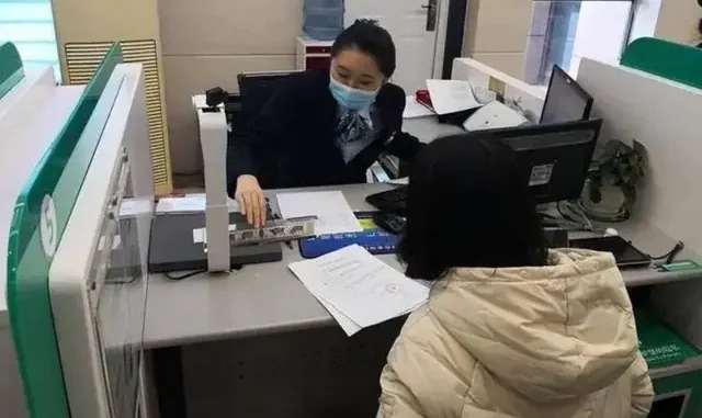 Chồng qua đời để lại sổ tiết kiệm 6 tỷ đồng, vợ đi rút tiền thì ngân hàng thông báo: Chị không có quyền nhận tiền! Chồng qua đời để lại sổ tiết kiệm 6 tỷ đồng, vợ đi rút tiền thì ngân hàng thông báo: Chị không có quyền nhận tiền!