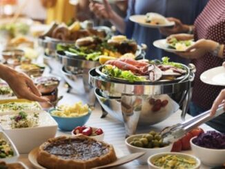 Nhân viên nhà hàng buffet tiết lộ: 3 món bẩn nhất đầu bếp chẳng bao giờ đụng đũa, nhưng cứ để lên là hết