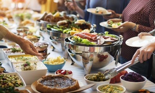 Nhân viên nhà hàng buffet tiết lộ: 3 món bẩn nhất đầu bếp chẳng bao giờ đụng đũa, nhưng cứ để lên là hết Nhân viên nhà hàng buffet tiết lộ: 3 món bẩn nhất đầu bếp chẳng bao giờ đụng đũa, nhưng cứ để lên là hết