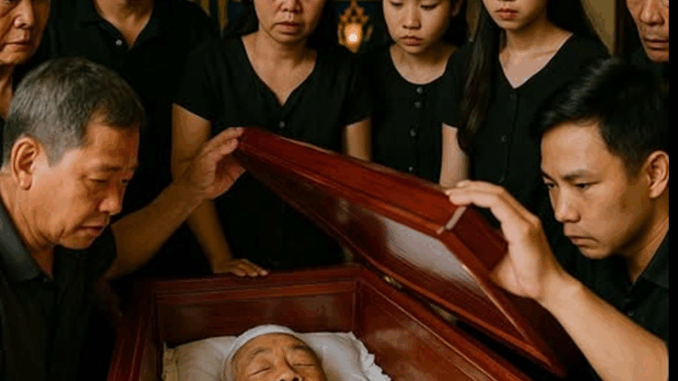Buổi đêm con cháu đang trông quan tài thì nghe thấy tiếng rung nhẹ 3 lần, cả nhà nháo nhào chạy vào mở nắp quan tài Buổi đêm con cháu đang trông quan tài thì nghe thấy tiếng rung nhẹ 3 lần, cả nhà nháo nhào chạy vào mở nắp quan tài