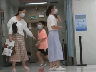Chỉ trong 20 phút, toàn bộ mắt của cậu bé 8 tuổi bị ăn mòn: Nếu có thứ này ở nhà, hãy vứt đi ngay lập tức