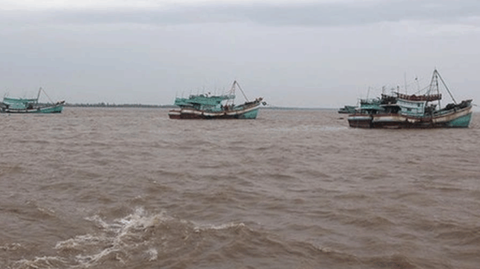 Cứu kịp thời học sinh lớp 7 trôi trên biển sau khi gia đình báo mất tích