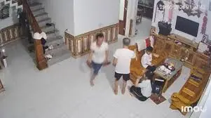 Vụ chồng đánh vợ đến nhập viện: Con thấy mẹ bị đánh nên trích xuất camera gửi cho bác xem