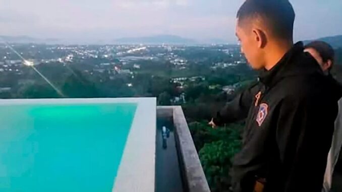 Nữ diễn viên xiếc bước hụt chân, rơi xuống từ độ cao hơn 15m, tử vong thương tâm Nữ diễn viên xiếc bước hụt chân, rơi xuống từ độ cao hơn 15m, tử vong thương tâm