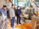 Rùng mình xem cận cảnh sản xuất bim bim