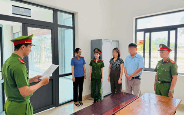 B:ắt t ạm gi:am 1 chủ tịch xã B:ắt t ạm gi:am 1 chủ tịch xã