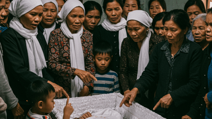 Người mẹ m;/ất vì đu;/ối nước, cả gia đình mang về nhà a-n tá/ng – nhưng đến lúc cho vào q;/uan tà/i thì đứa con 5 tuổi chỉ tay hét lên “mẹ bảo không phải”… Người mẹ m;/ất vì đu;/ối nước, cả gia đình mang về nhà a-n tá/ng – nhưng đến lúc cho vào q;/uan tà/i thì đứa con 5 tuổi chỉ tay hét lên “mẹ bảo không phải”…