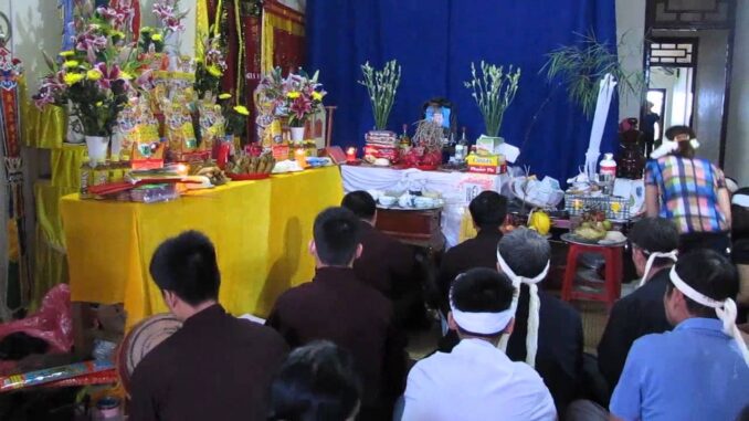 Sau 49 ngày của vợ, tôi lên dọn dẹp phòng ngủ thì chết điếng khi thấy tờ giấy nhỏ em để lại trong ngăn kéo, cầm lên đọc mà toàn thân run rẩy