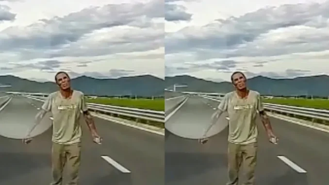 Tài xế sững sờ thấy người đàn ông cầm đá, chạy ra giữa cao tốc Tài xế sững sờ thấy người đàn ông cầm đá, chạy ra giữa cao tốc