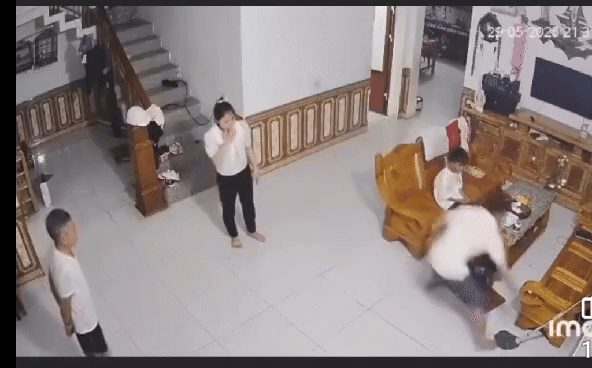 Người vợ bị chồng đánh ở Tuyên Quang vẫn hoảng loạn, chưa làm việc với công an Người vợ bị chồng đánh ở Tuyên Quang vẫn hoảng loạn, chưa làm việc với công an