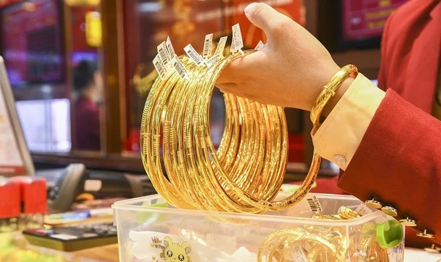 Giá vàng hôm nay ngày 3/6 đột ngột giảm cực mạnh Giá vàng hôm nay ngày 3/6 đột ngột giảm cực mạnh